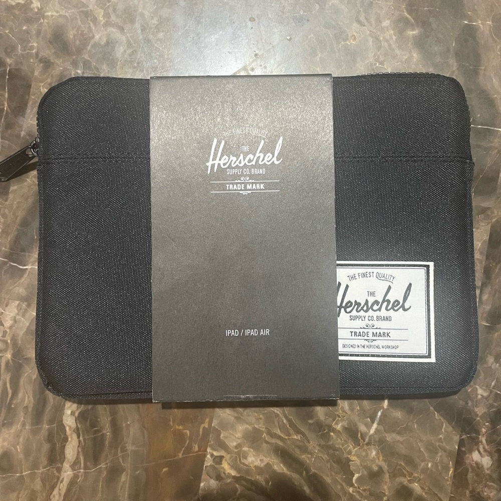 Herschel Supply Company Anchor Air Zipper Pouch Black